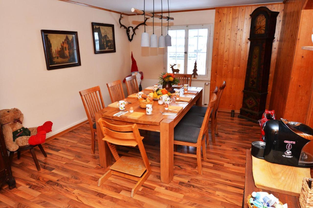 Alte Post Mit Geschichte Und Restaurant Apartment Tavanasa Exterior photo