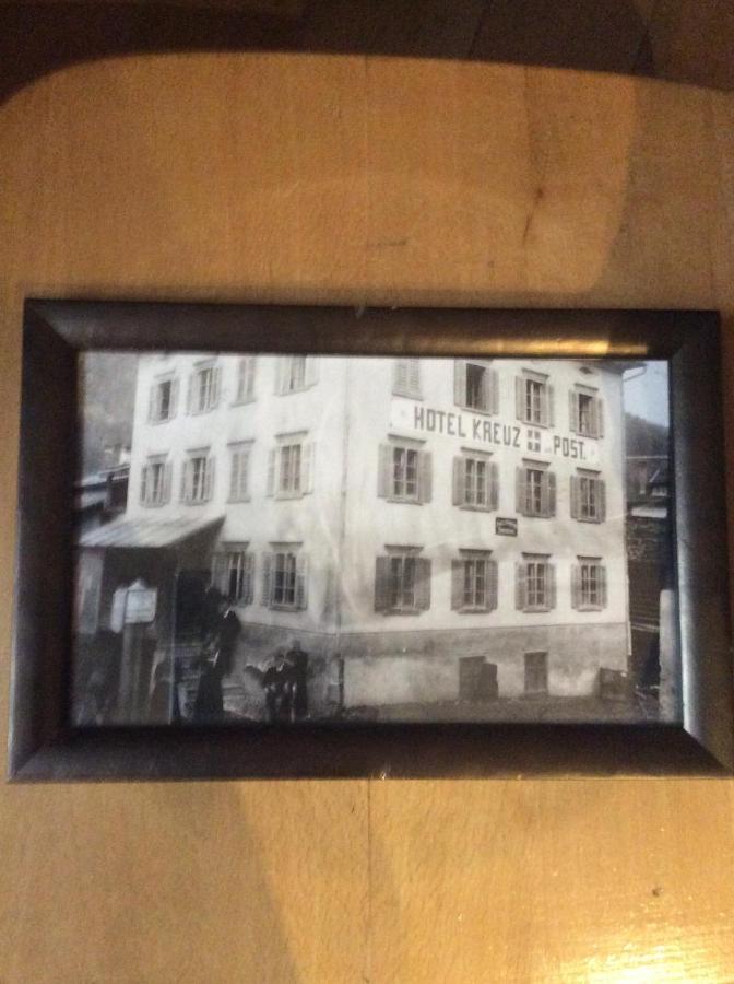 Alte Post Mit Geschichte Und Restaurant Apartment Tavanasa Exterior photo