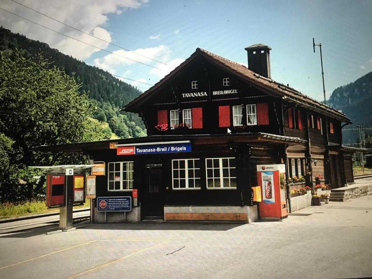 Alte Post Mit Geschichte Und Restaurant Apartment Tavanasa Exterior photo